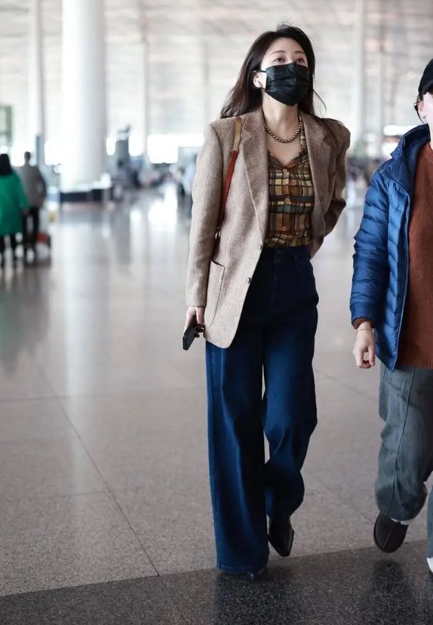 ！很值得中年女性借鉴时尚、优雅还减龄AG真人国际被45岁殷桃的穿搭惊艳到(图5)