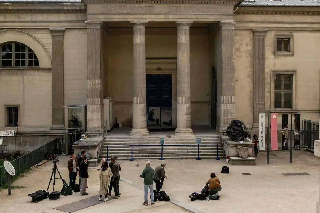 笨贼7分钟偷走卢浮宫上亿宝贝AG真人app年度最荒唐新闻(图14)