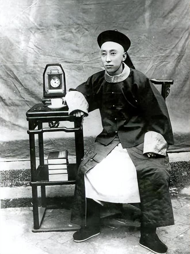 毙虎百姓：晚清照片里的社会切片AG真人旗人婚礼、蒙古郡王、(图7)