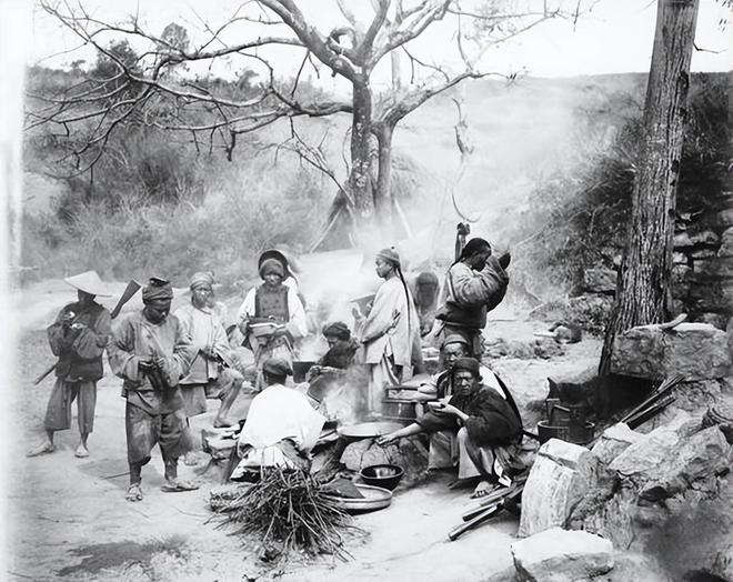 毙虎百姓：晚清照片里的社会切片AG真人旗人婚礼、蒙古郡王、(图16)